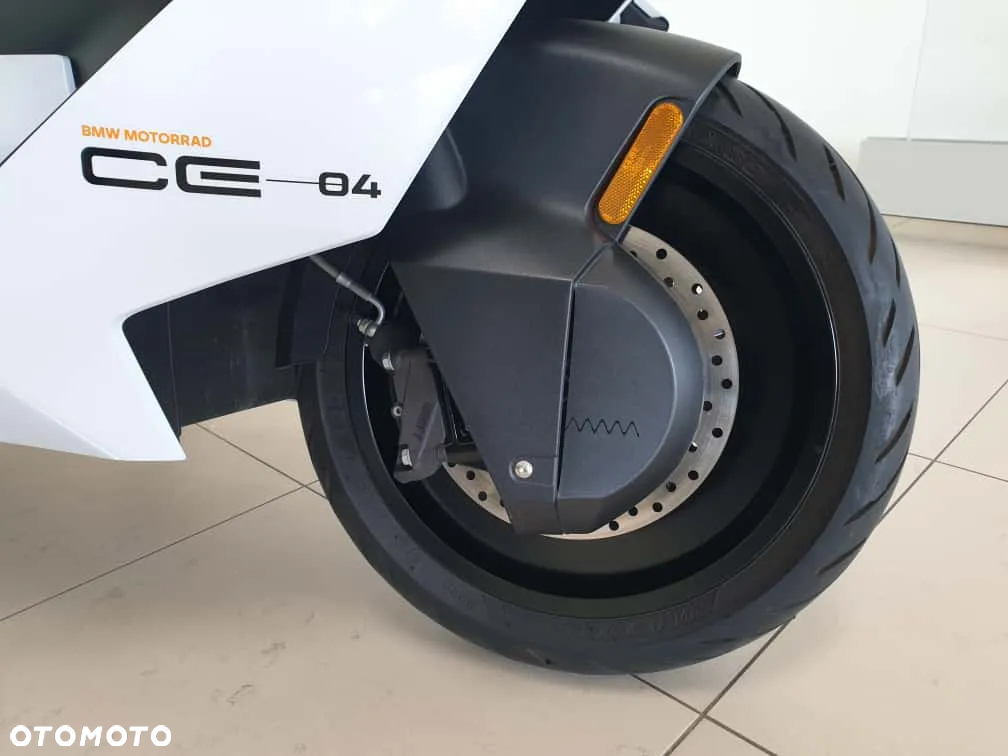 BMW CE 04 - 15