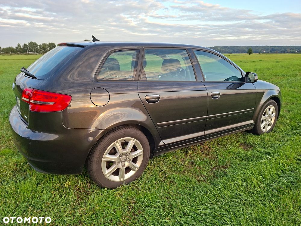 Audi A3 Sportback 1.6 TDI Ambiente S tronic - 4