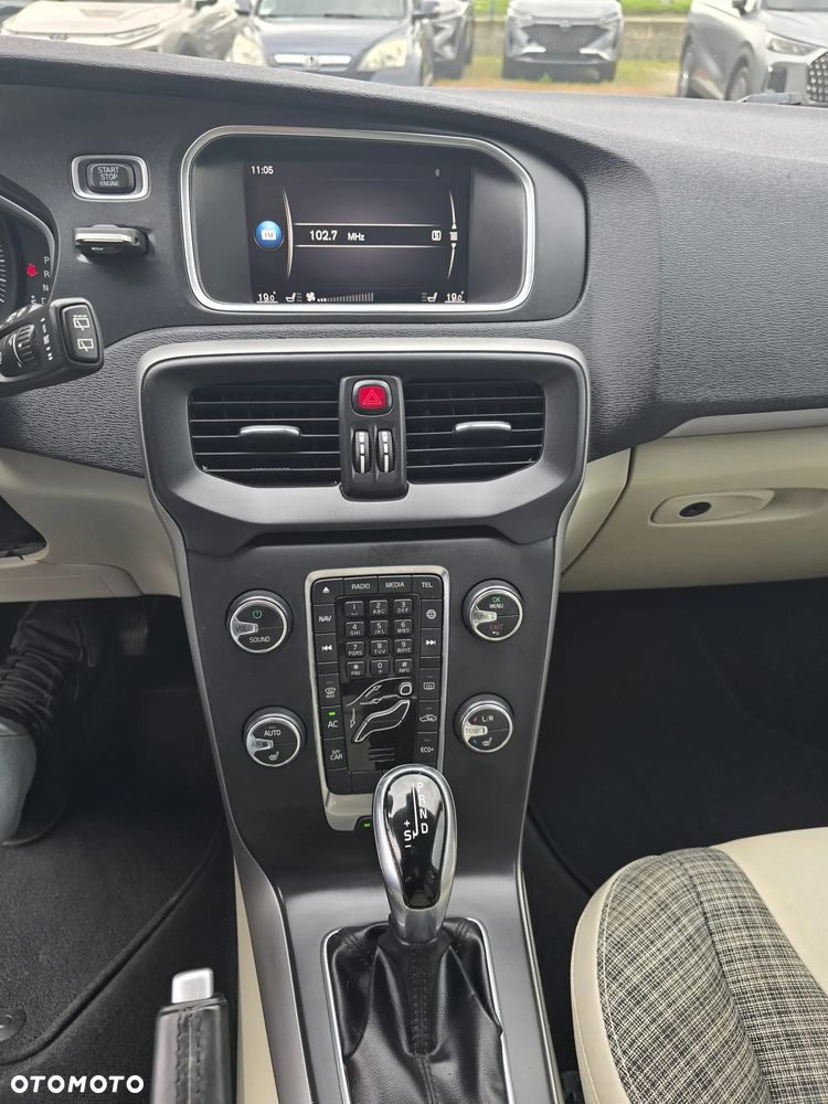 Volvo V40 T3 Drive-E Momentum - 9