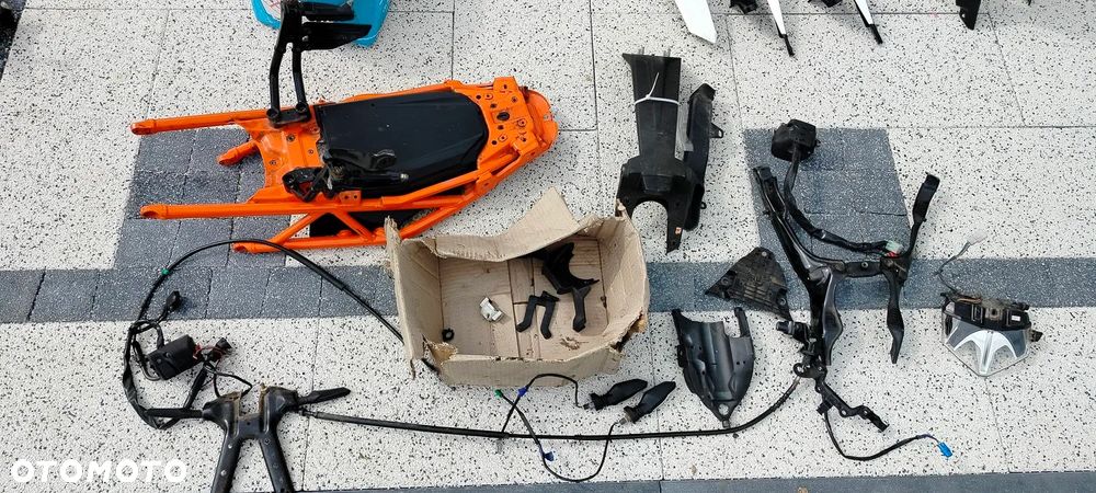 KTM DUKE 125 KOŁO FELGA OWIEWKA LAGI STELAZ OGON ZADUPEK SIEDZENIE 2022 - 2