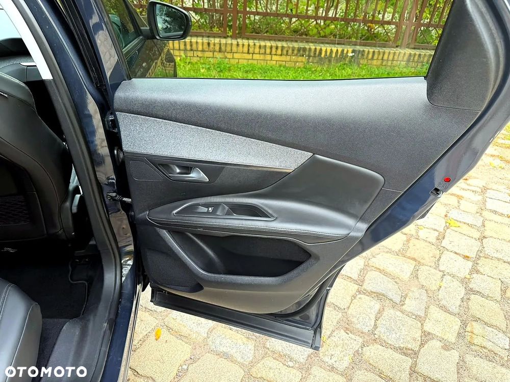 Peugeot 3008 PureTech 130 Stop & Start GPF Allure Business-Paket - 32