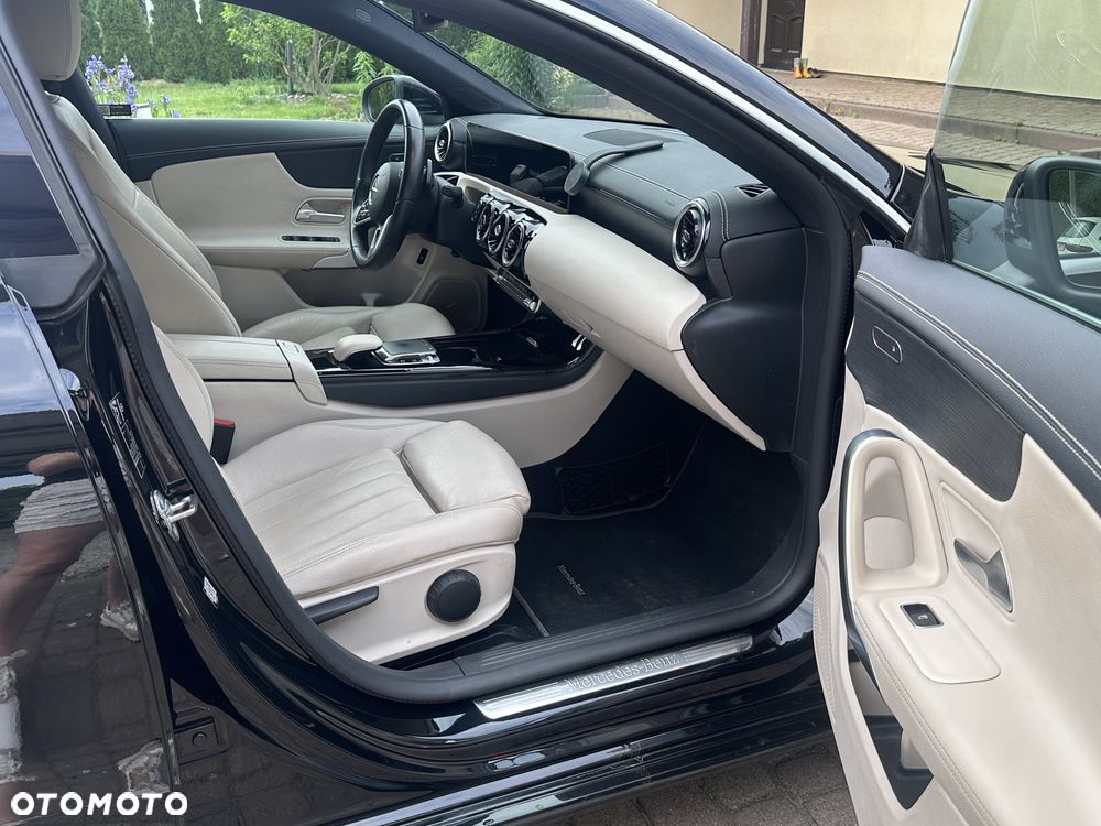 Mercedes-Benz CLA 200 7G-DCT - 10