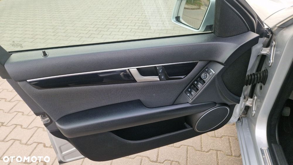 Mercedes-Benz Klasa C 200 CDI BlueEff Classic - 11