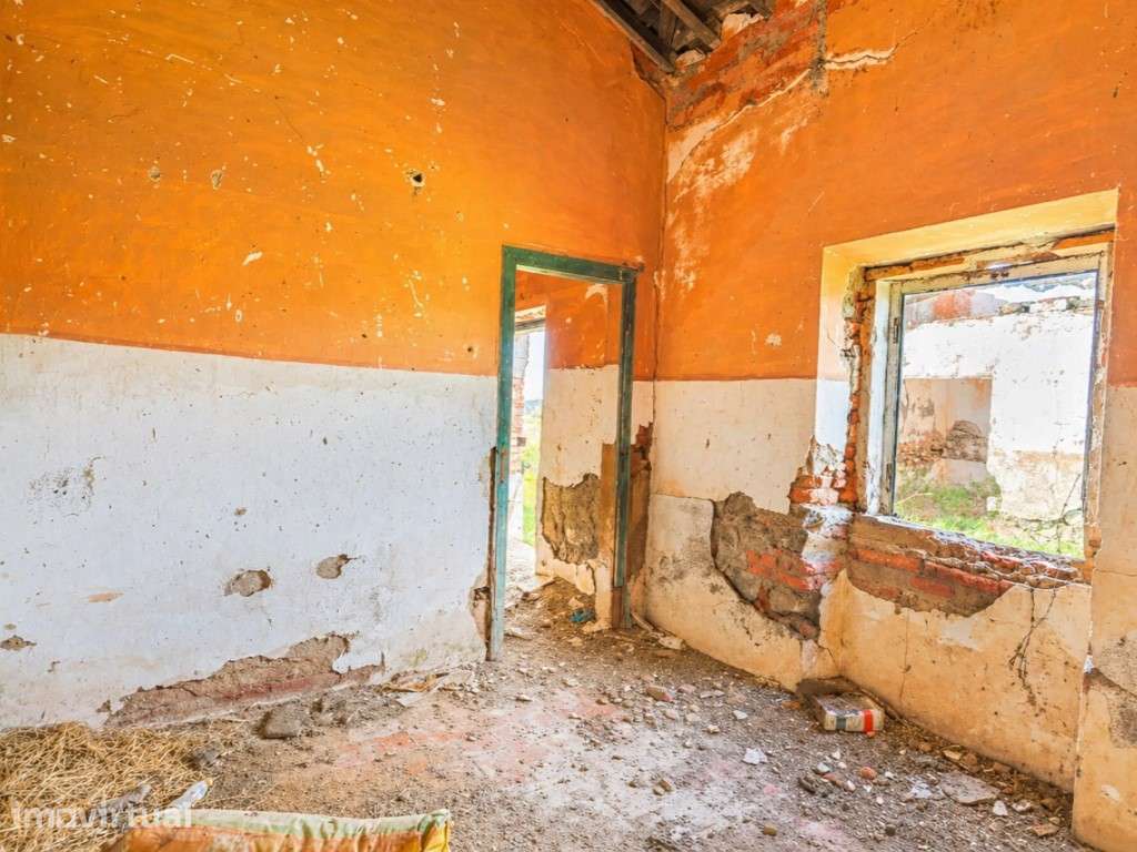 Moradia Térrea T4 para recuperação total, em Barrancos - Grande imagem: 5/7