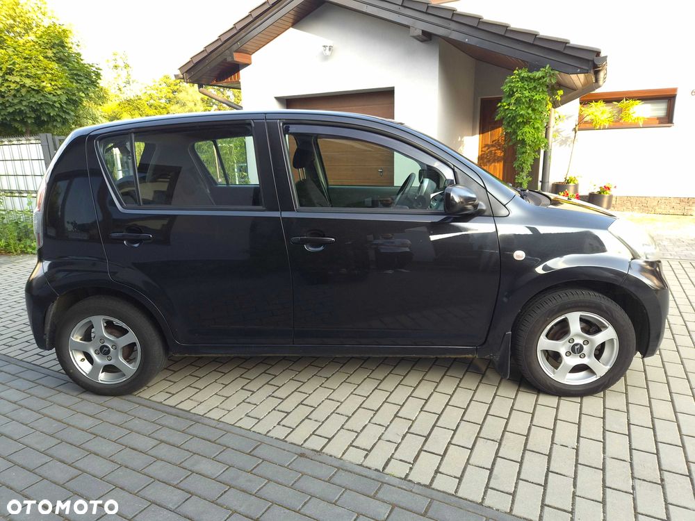 Daihatsu Sirion - 4