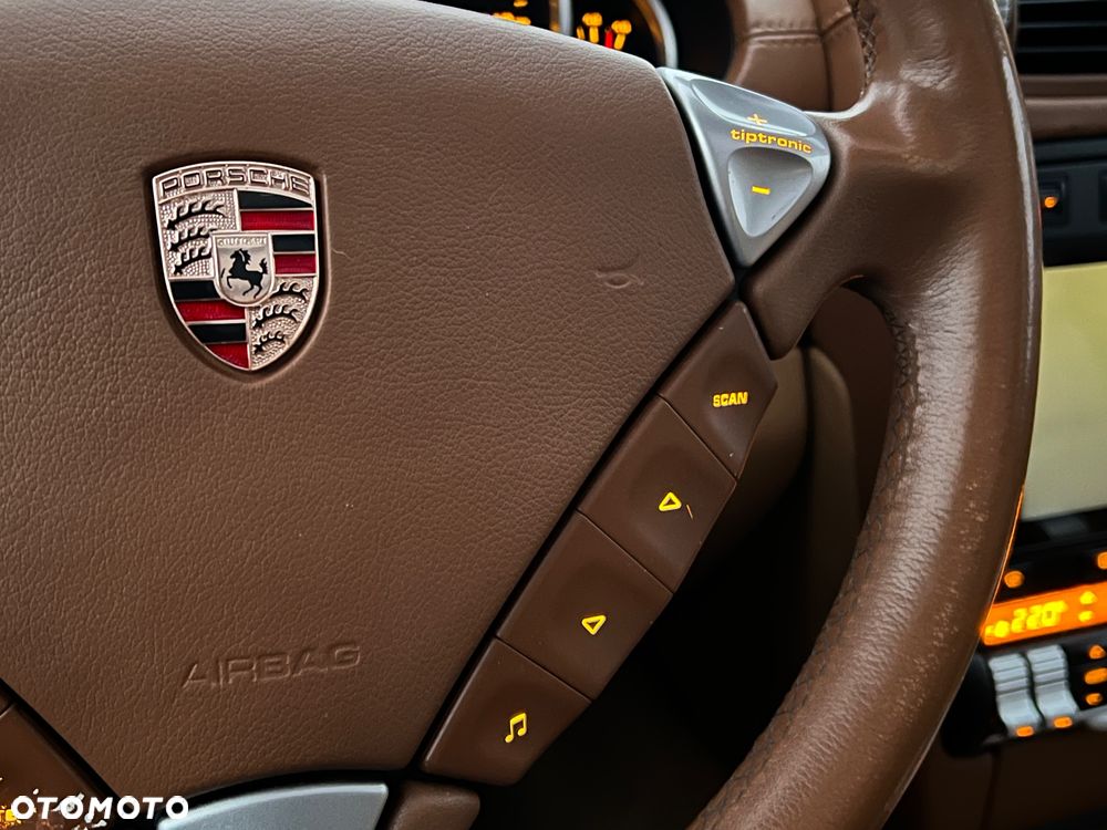 Porsche Cayenne - 21