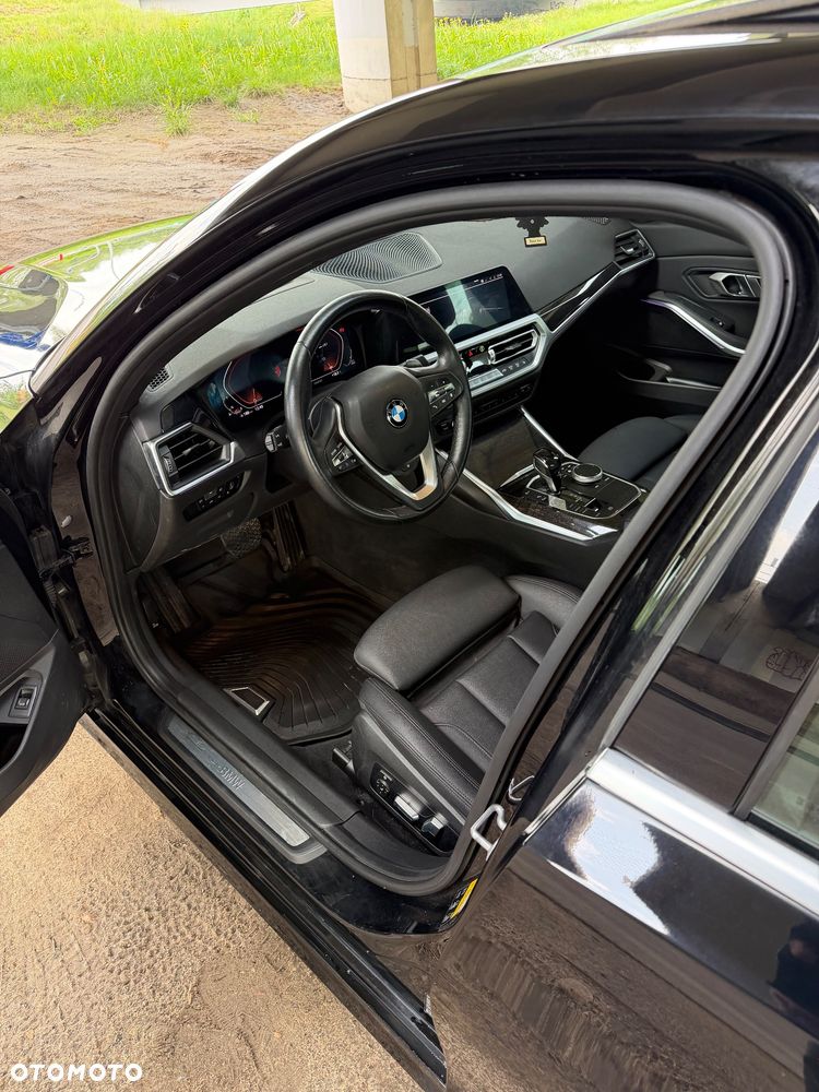 BMW Seria 3 330i xDrive M Sport - 13