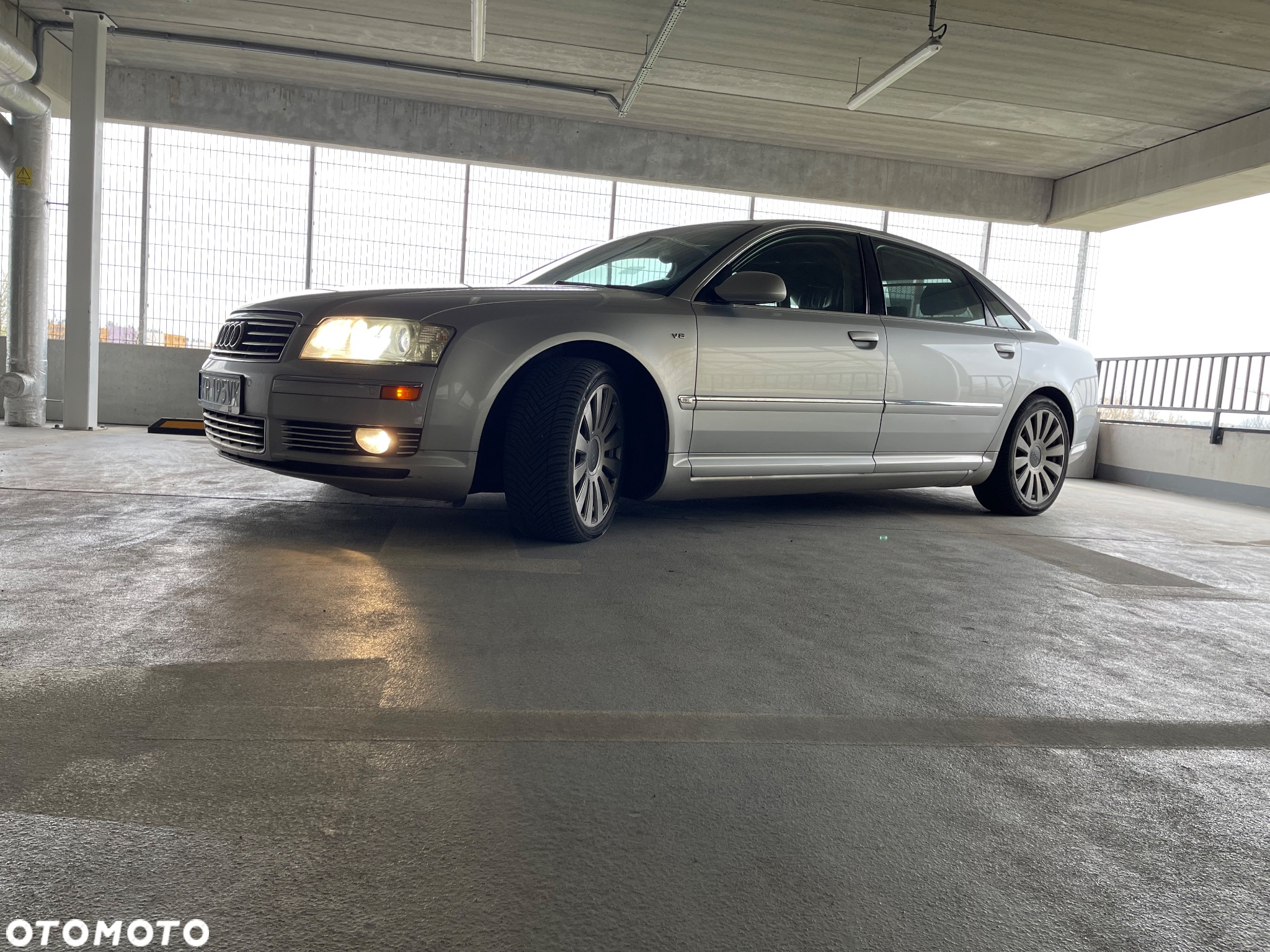 Audi A8 4.2 L Quattro - 2