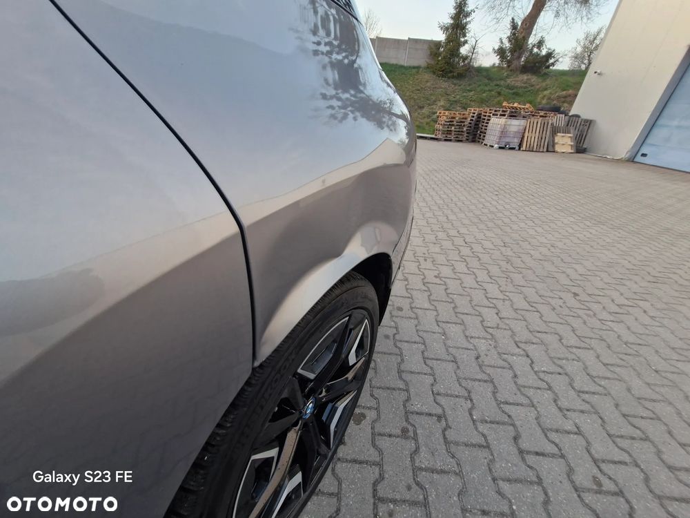 BMW iX xDrive40 - 16