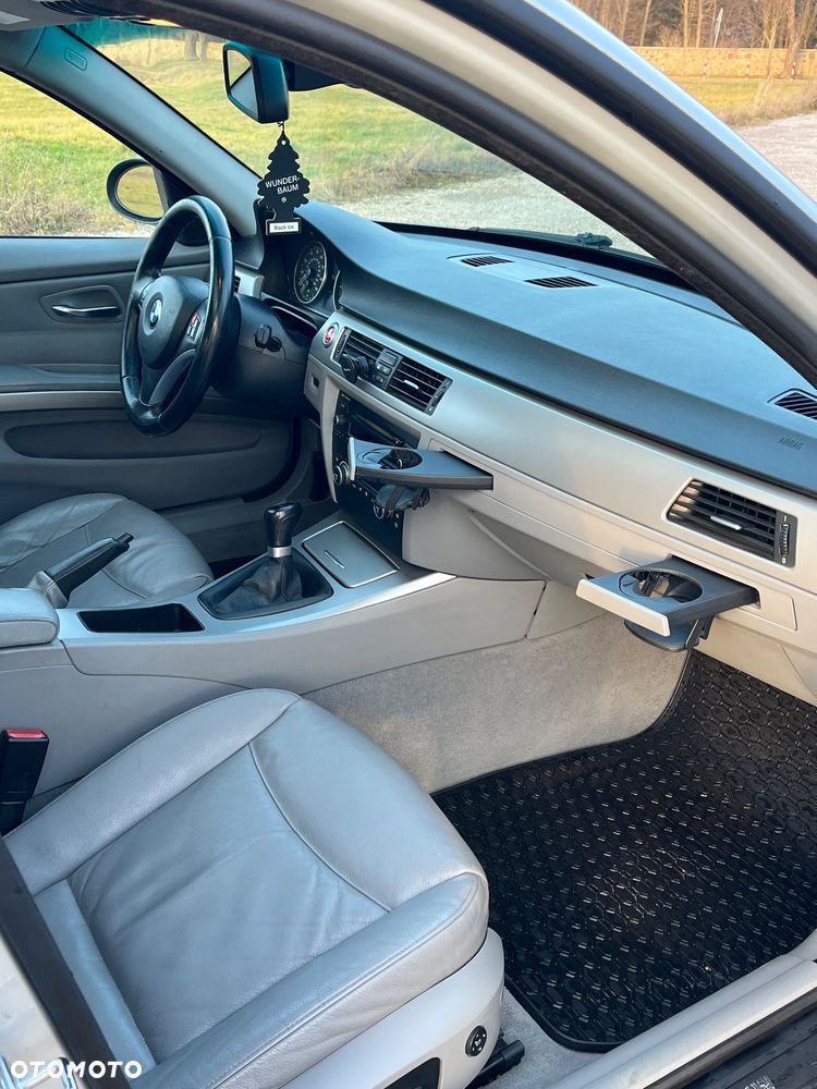 BMW Seria 3 330i - 13