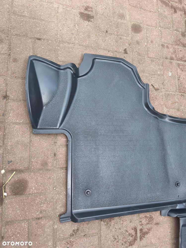 Podłoga dywaniki wykładzina Mercedes-Benz Sprinter w910 a9106843900 przód napęd - 2