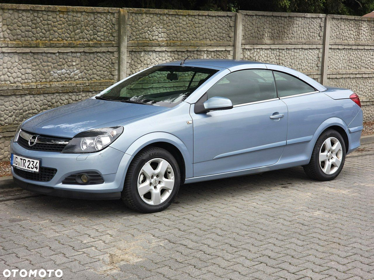 Opel Astra TwinTop 1.6 Enjoy - 2