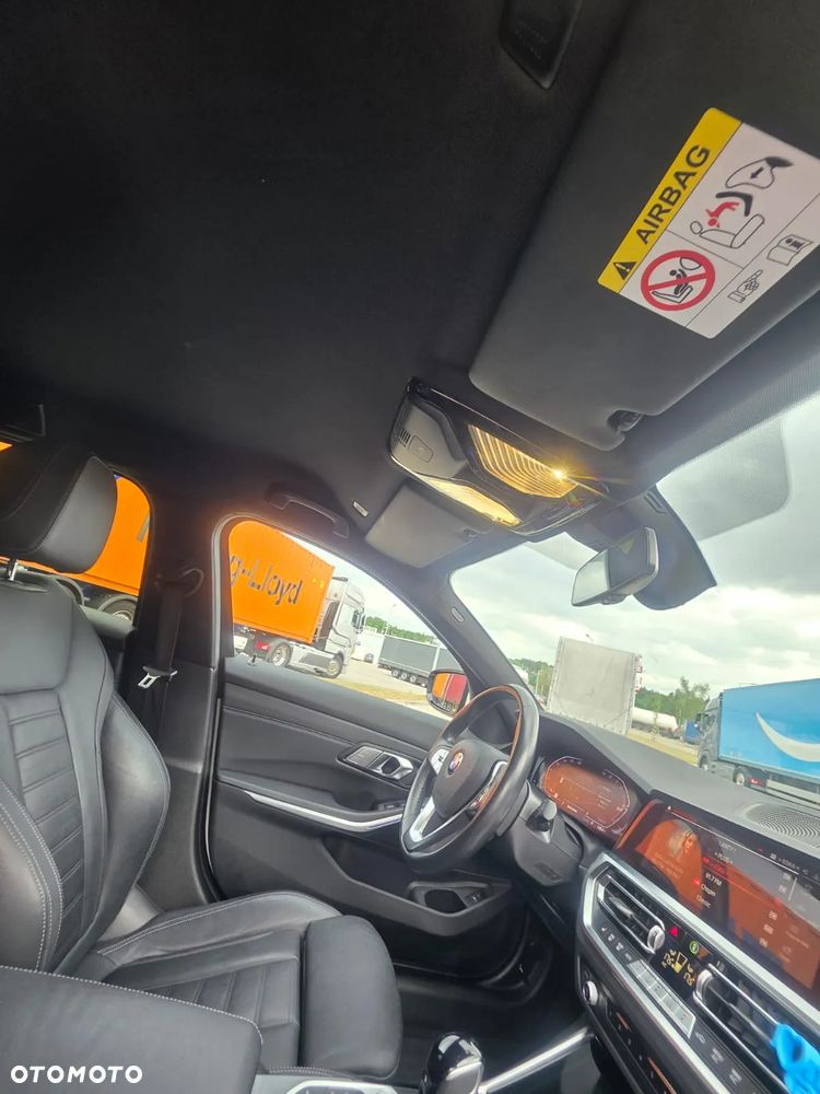 BMW Seria 3 320d Touring - 23