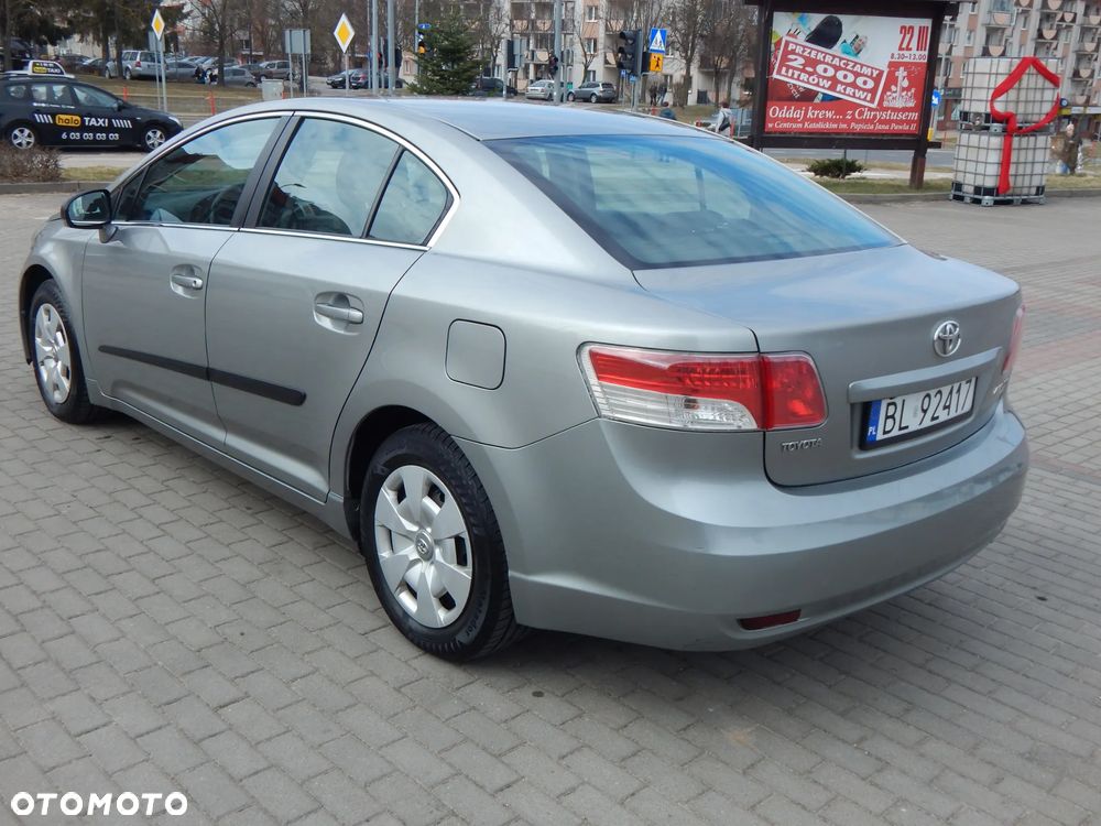 Toyota Avensis 1.8 Sol NAVI - 11