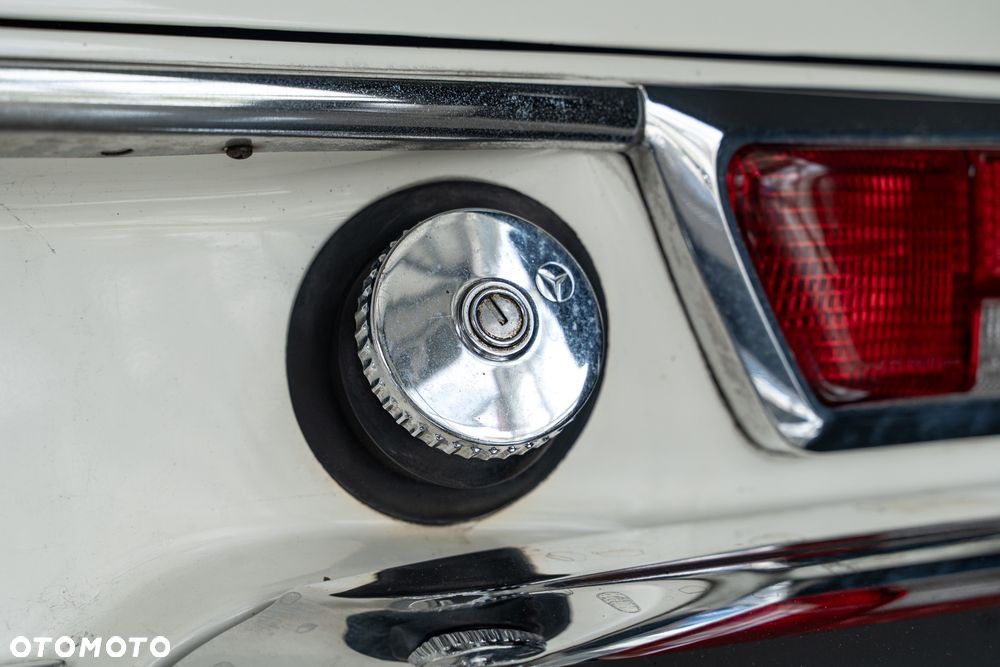 Mercedes-Benz SL - 23