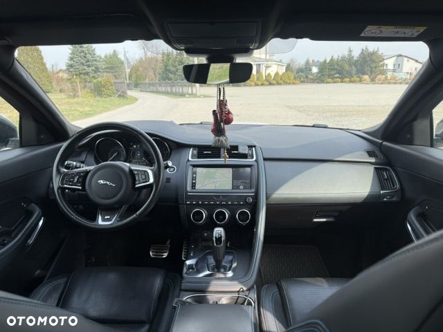 Jaguar E-Pace 2.0 i4P AWD R-Dynamic - 3