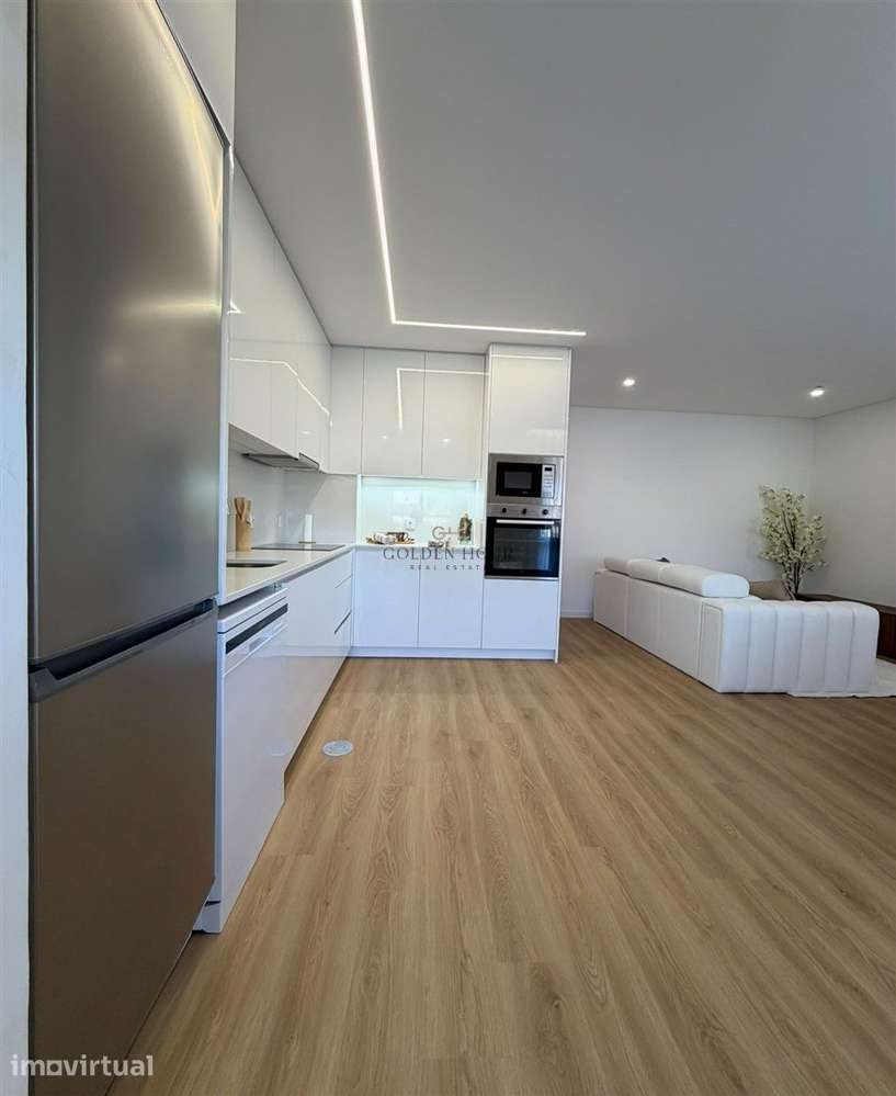 Apartamento T1+1 Renovado com Varanda em Oliveira do Douro - Grande imagem: 2/35