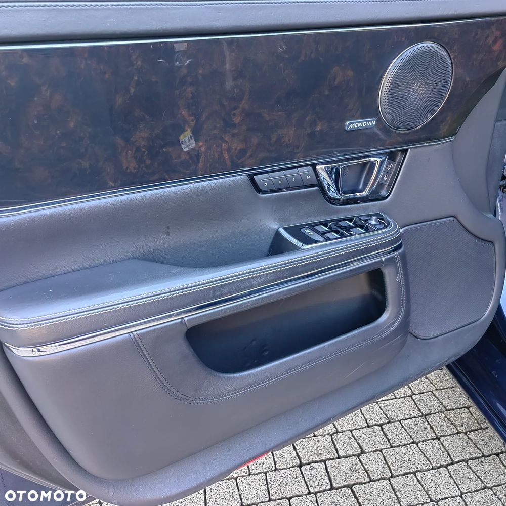 Jaguar XJ 3.0 D V6 Premium Luxury - 36