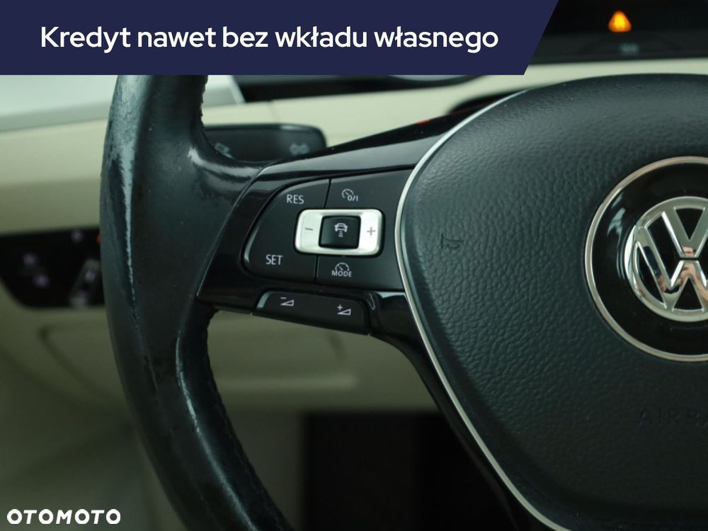Volkswagen Passat - 19