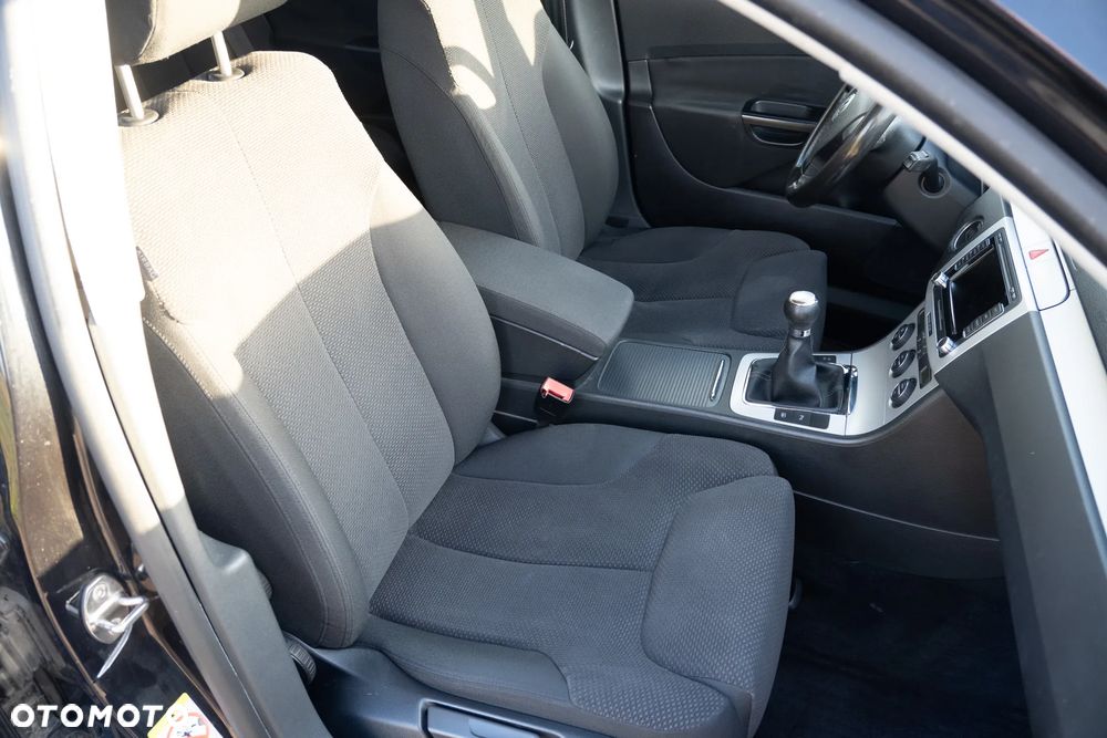 Volkswagen Passat 2.0 TDI Comfortline - 9