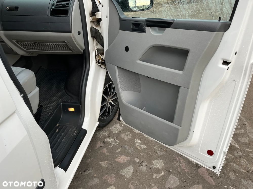 Volkswagen Caravelle - 28