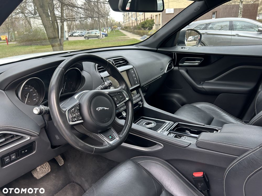 Jaguar F-Pace 2.0 i4D AWD R-Sport - 31