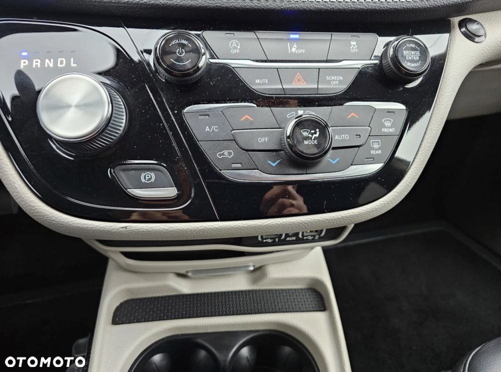Chrysler Pacifica - 19