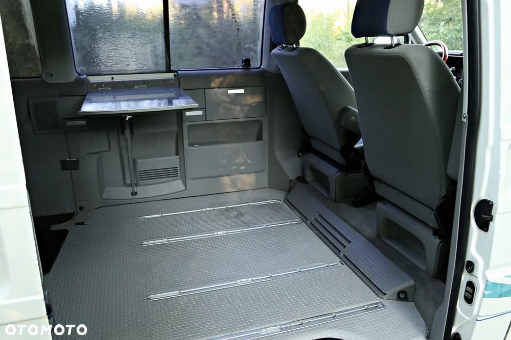 Volkswagen Multivan - 11