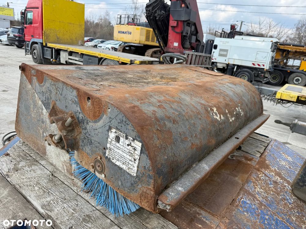 Bobcat S300 / 3801 kg / 2008r / - 20