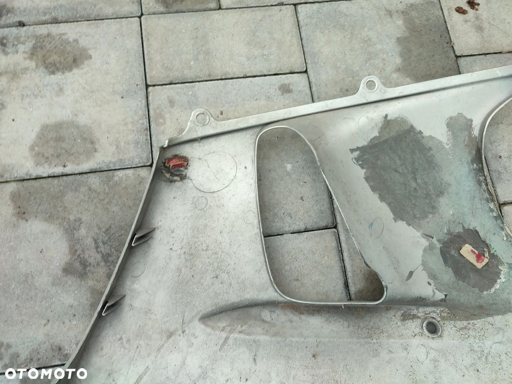Owiewka, osłona prawa, bok, boczek prawy, pług Honda CBR 900RR - 10