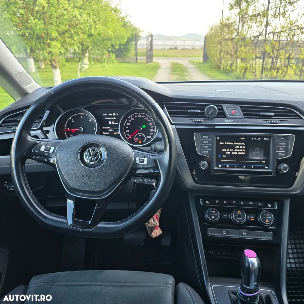 Volkswagen Touran 2.0 TDI DSG Highline - 9