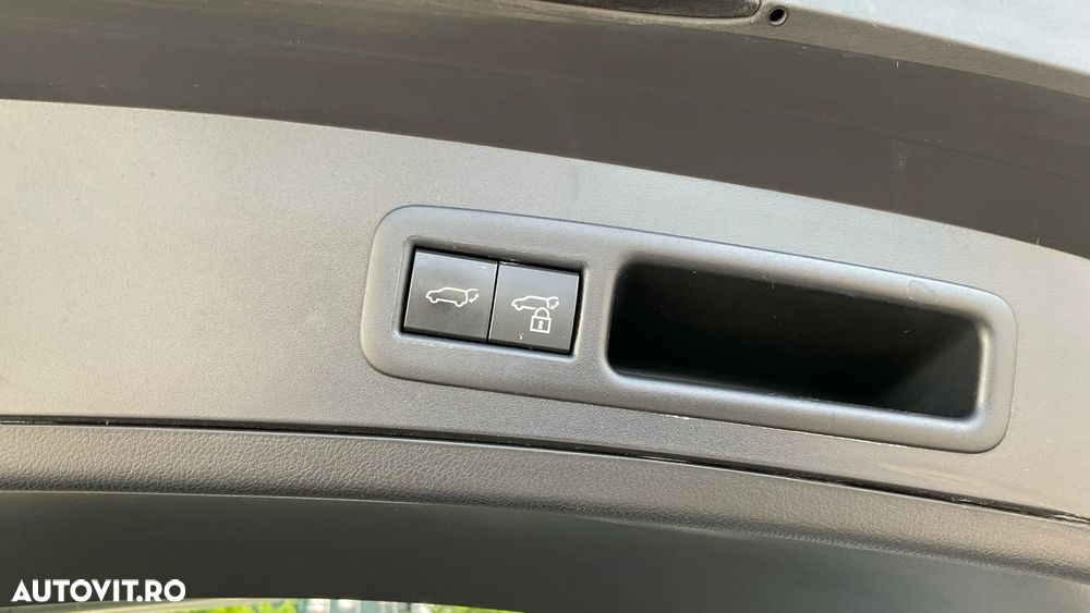 Lexus UX 250h FWD Executive - 11