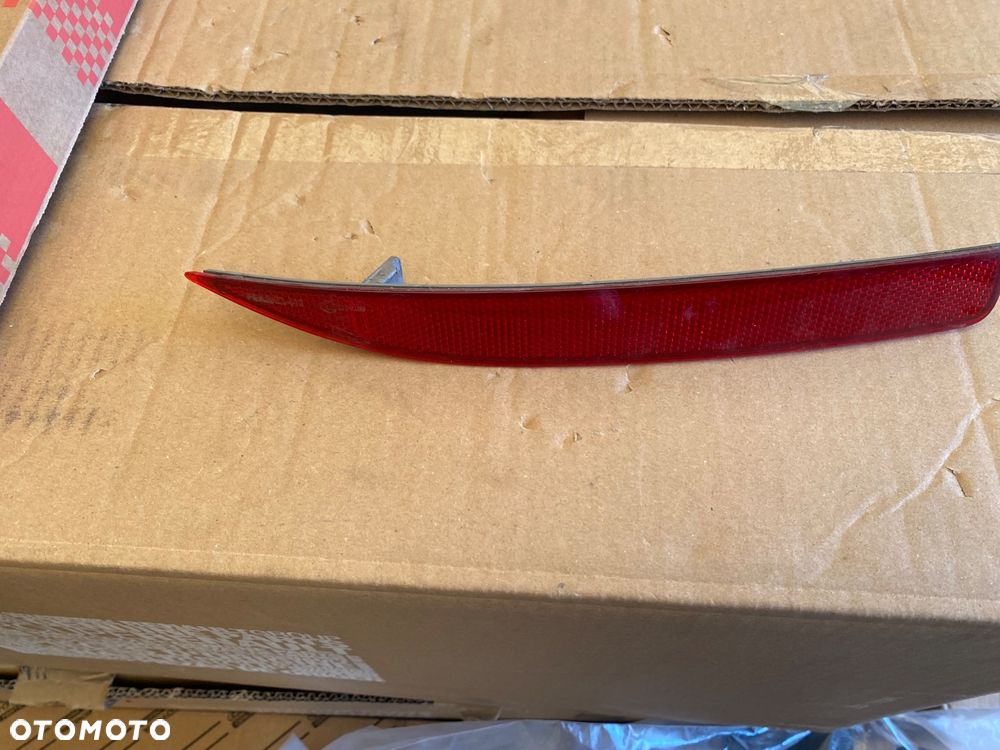 TOYOTA COROLLA E21 SEDAN VII 19- Oryginalny! PRAWY TYLNY ODBLASK LAMPKA ODBLASKOWA ZDERZAKA TYLNEGO  W ZDERZAK TYLNY TYŁ  PRAWA STRONA  E 21 E210 E 210  81910-02220  8191002220 - 5