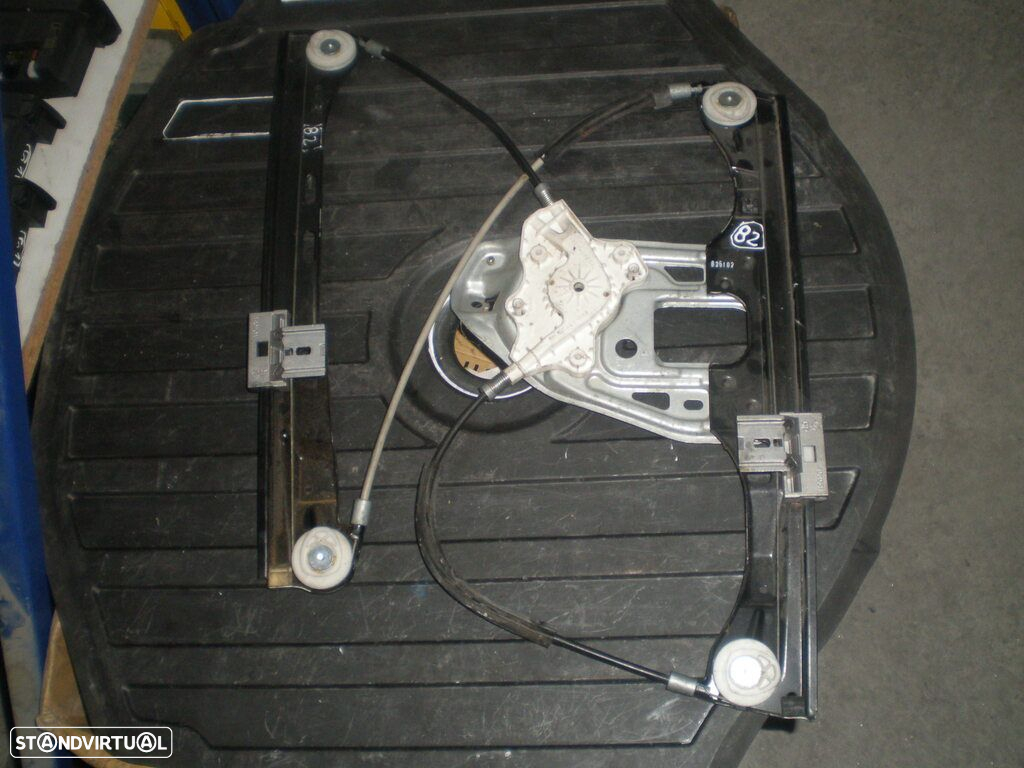 Elevador Sem Motor A2037202446 MERCEDES W203 2002 4P FD - 2