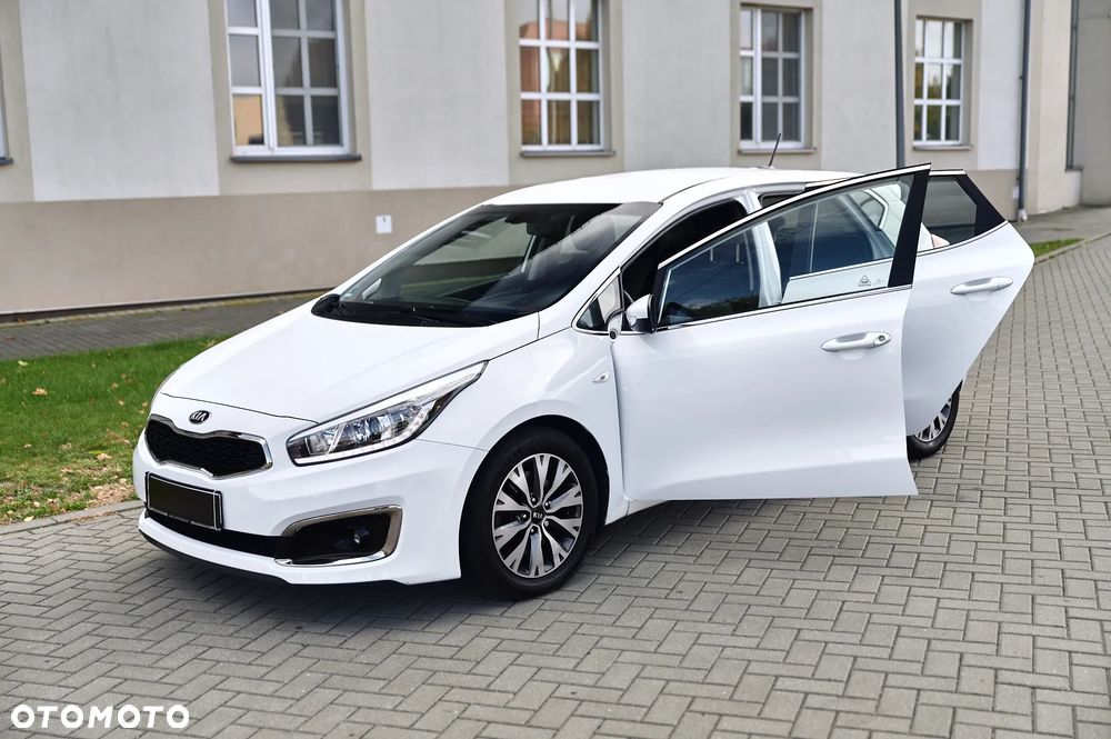 Kia Ceed 1.6 CRDi 136 ISG Dream Team Edition - 17