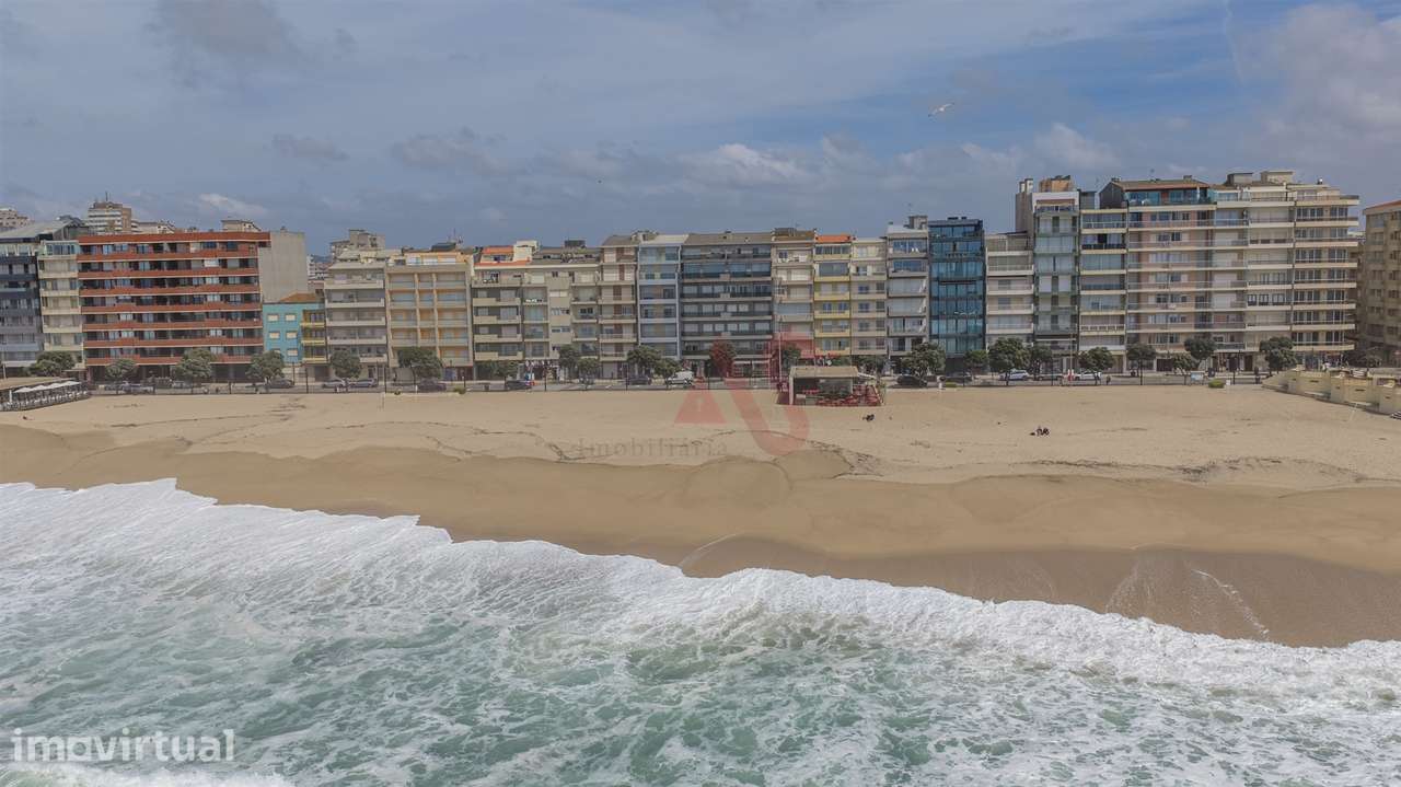 Apartamento T4 na 1ª Linha de Mar – Centro da Póvoa de Varzim com uma - Grande imagem: 4/27