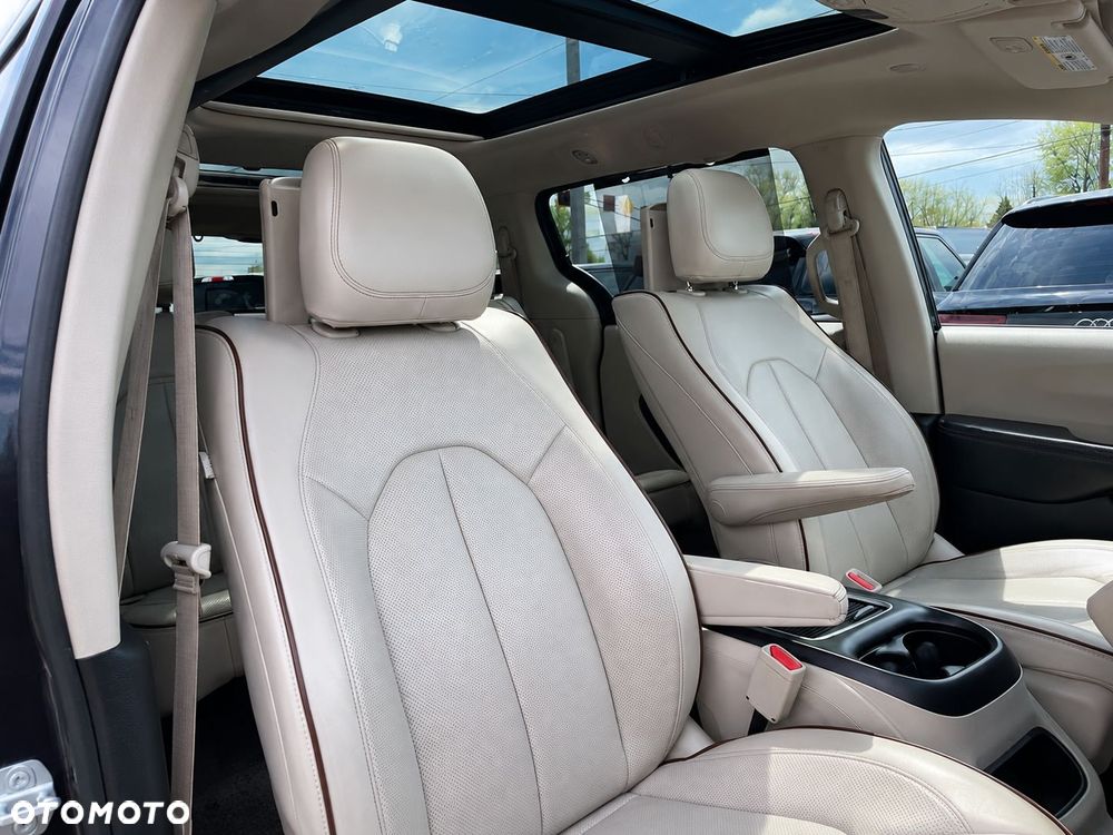 Chrysler Pacifica - 24