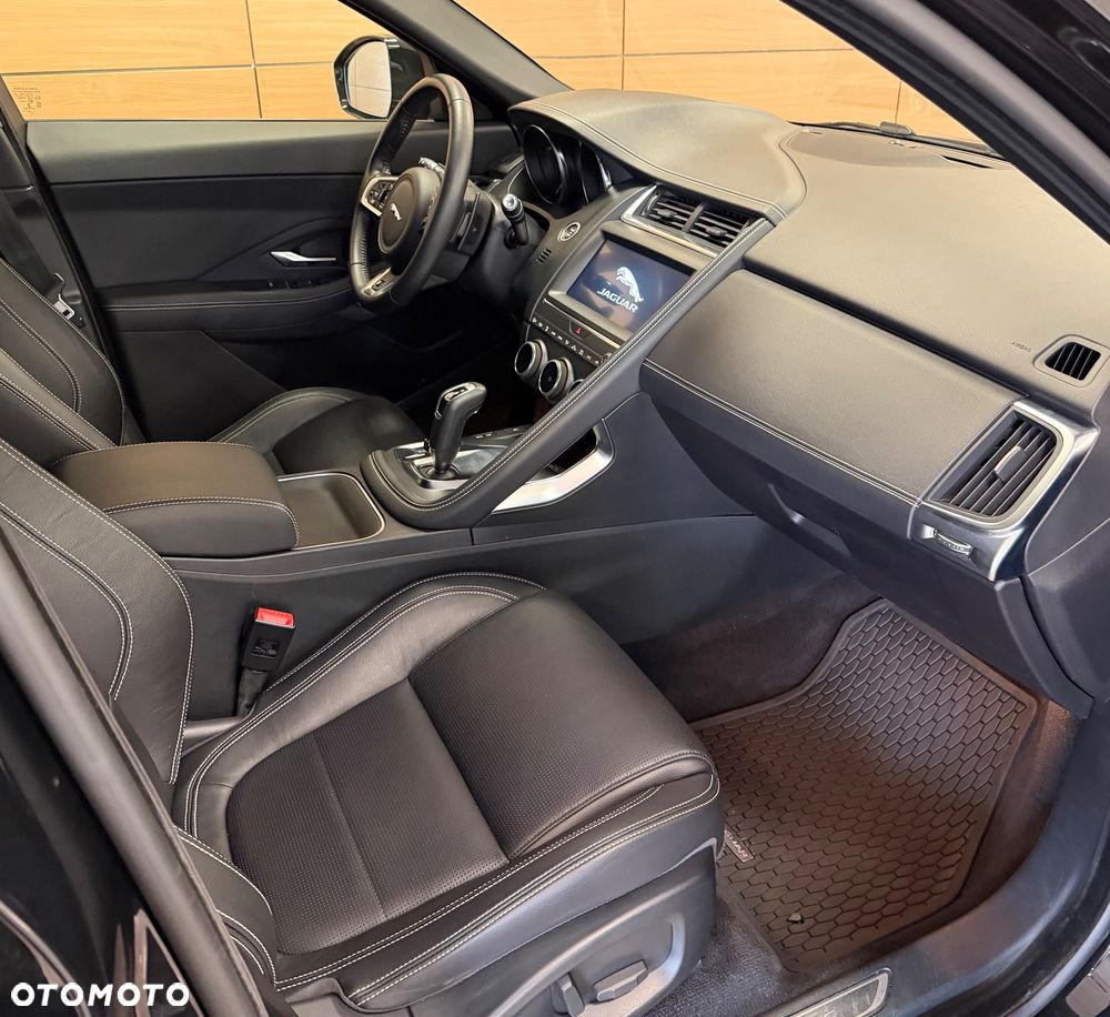 Jaguar E-Pace 2.0 i4P AWD R-Dynamic - 9