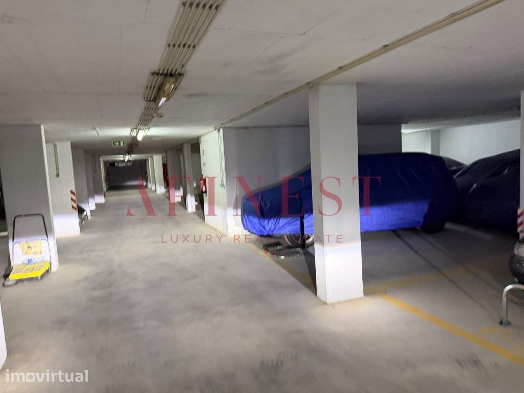 GARAGEM AMPLA PARA 6 CARROS | SÃO DOMINGOS DE RANA - Grande imagem: 4/10