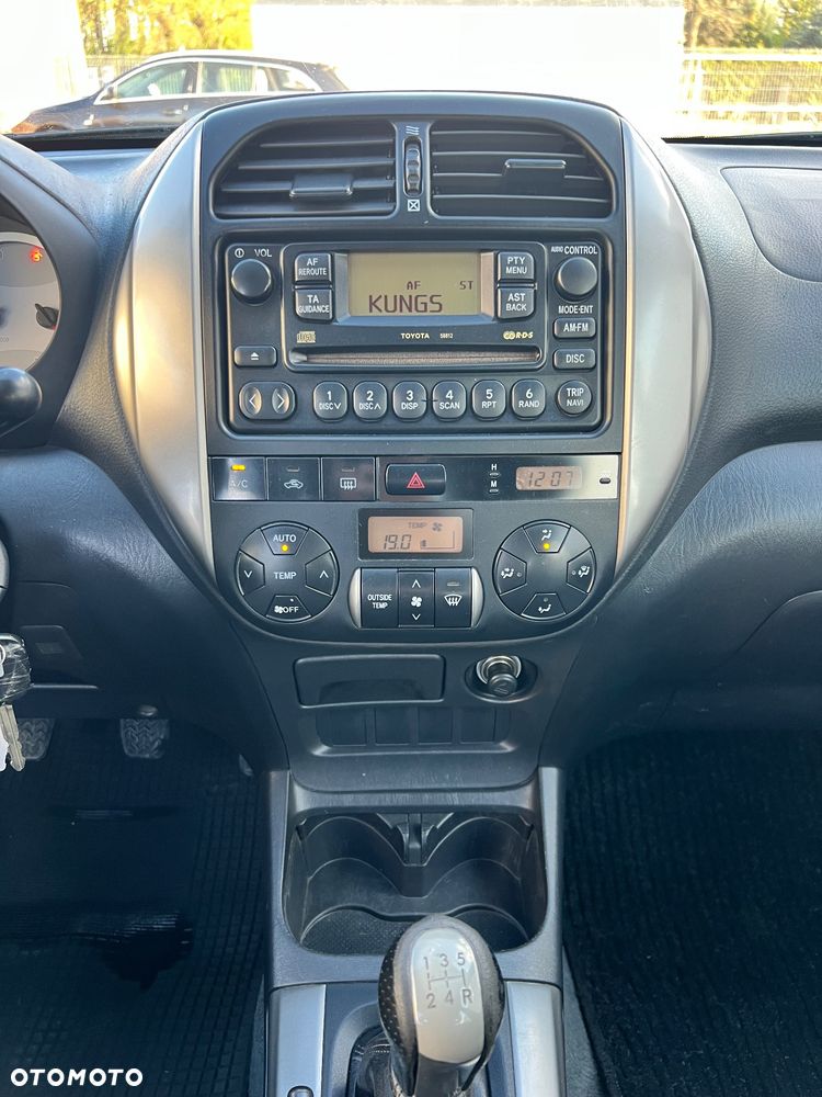 Toyota RAV4 D-4D 4x4 - 16