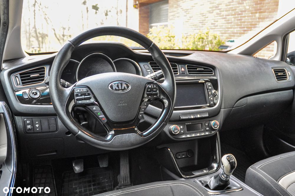 Kia Ceed - 9