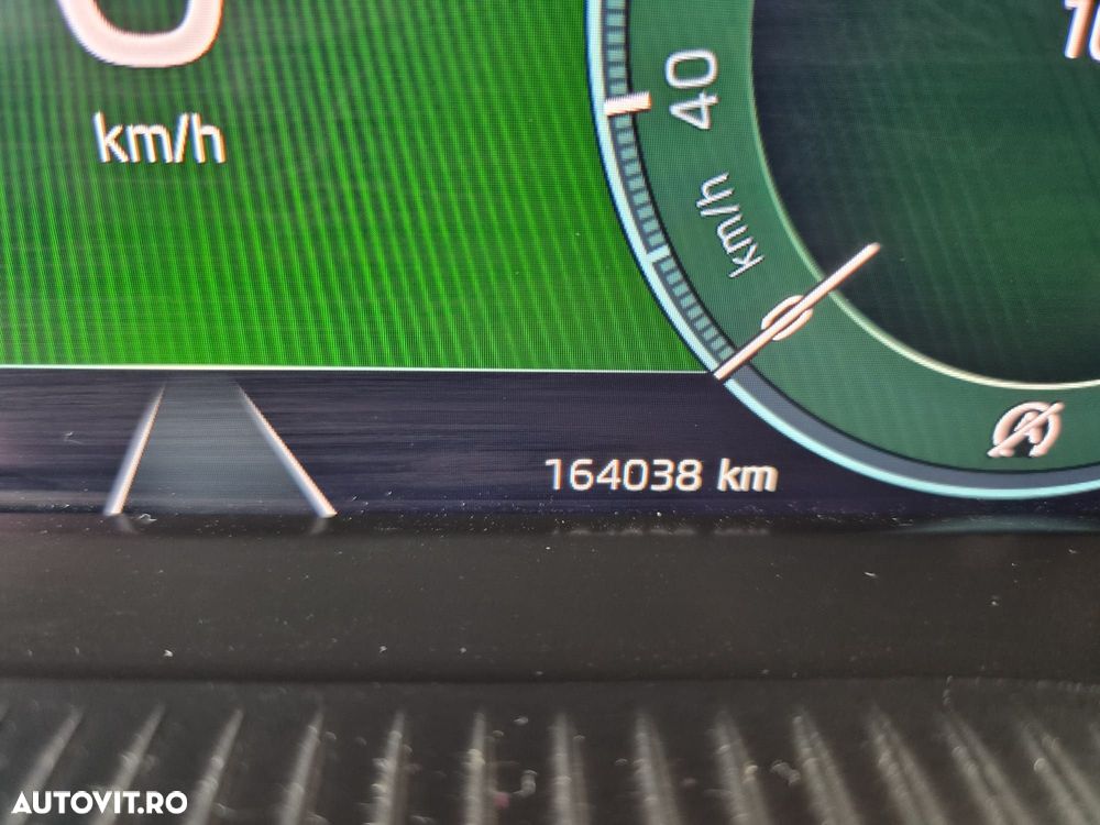 Skoda Octavia 2.0 TDI DSG Style - 37