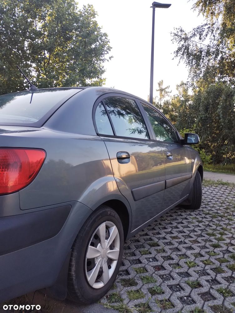 Kia Rio 1.4 Family - 3