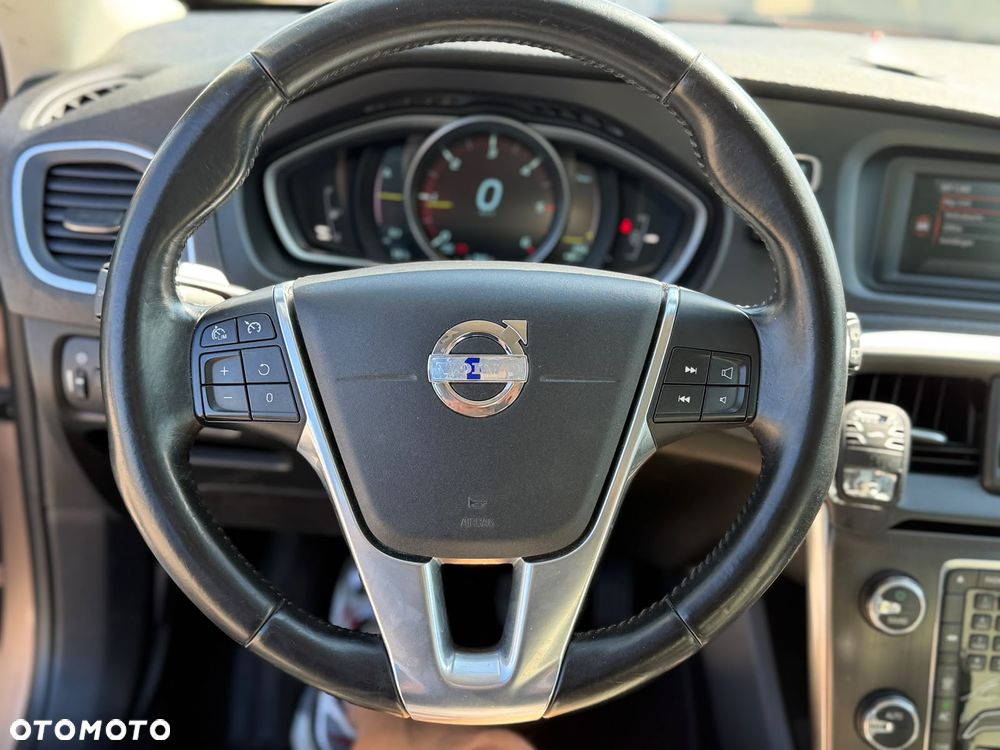 Volvo V40 D2 R Design - 12