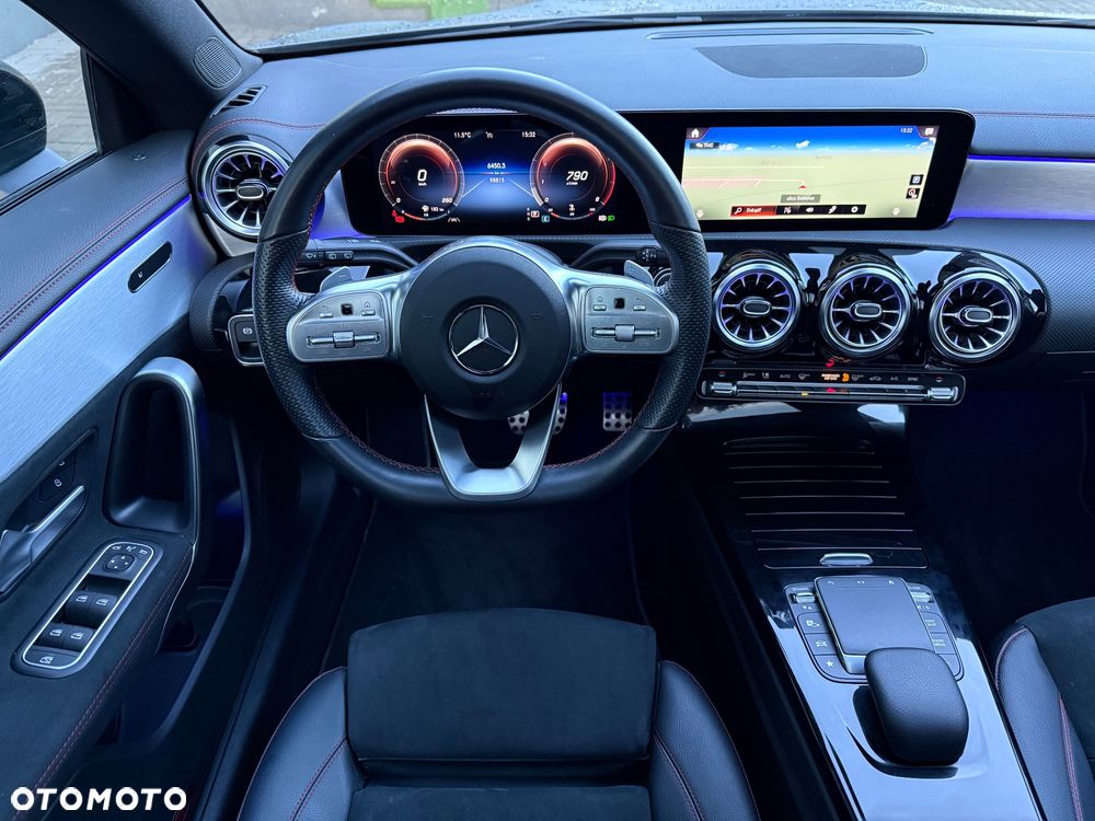 Mercedes-Benz CLA 200 7G-DCT Edition AMG Line - 25