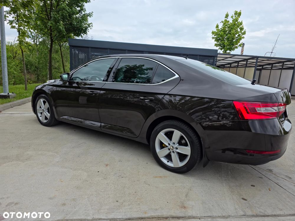 Skoda Superb 2.0 TSI Ambition DSG - 7