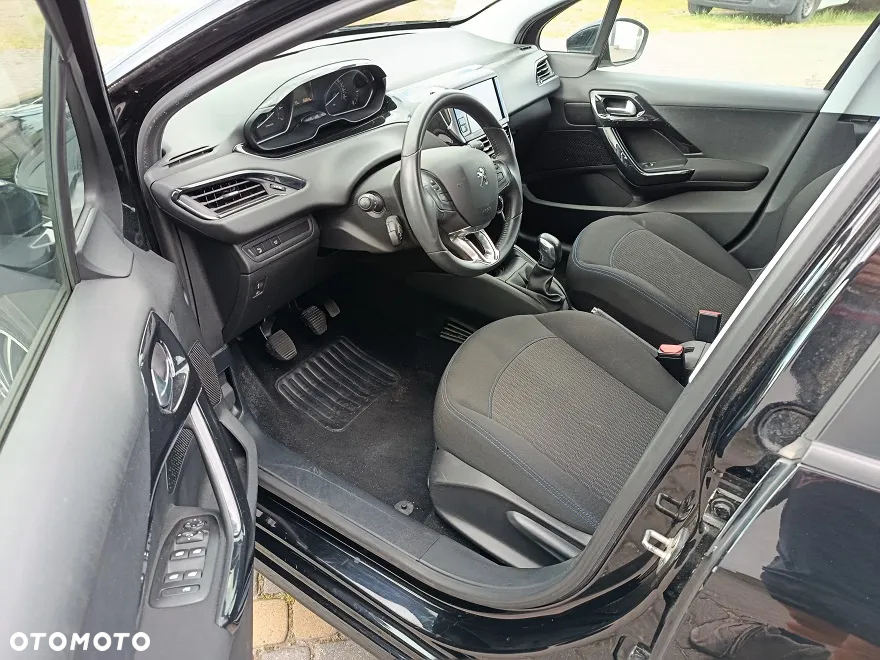 Peugeot 208 - 10