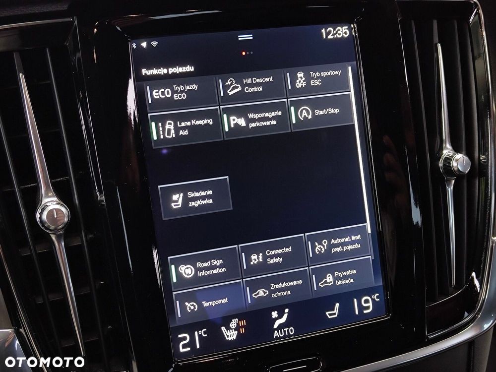 Volvo V90 Cross Country - 24