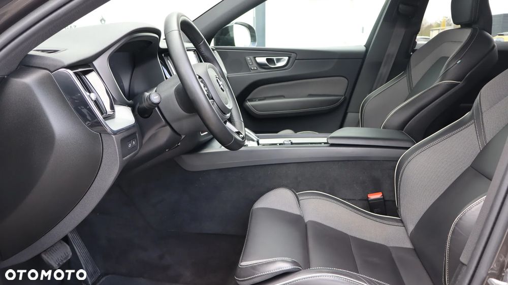 Volvo XC 60 T6 Plug-In Hybrid AWD Plus Dark - 15