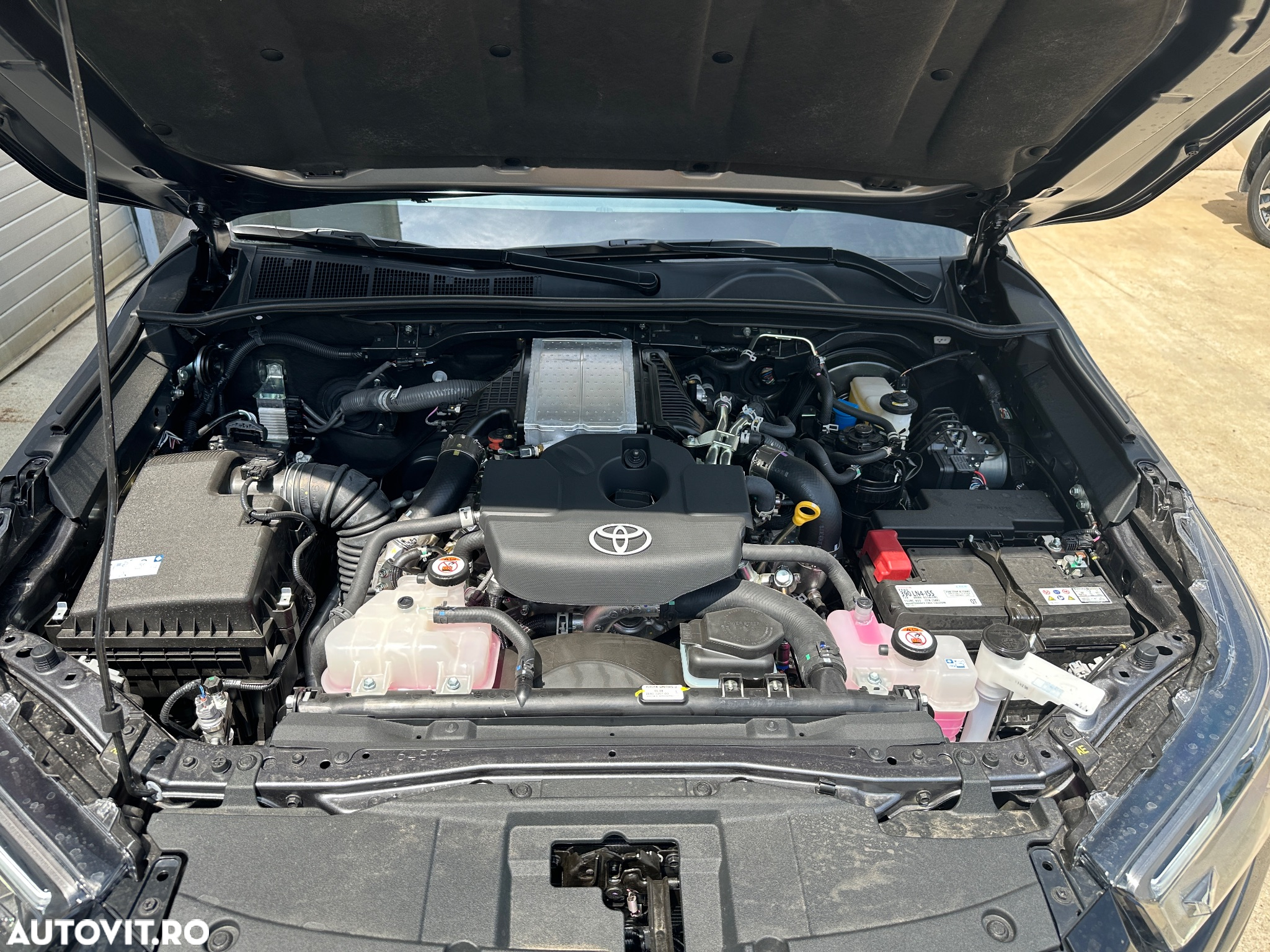 Toyota Hilux 2.8D 204CP 4x4 Double Cab AT GR Sport - 29
